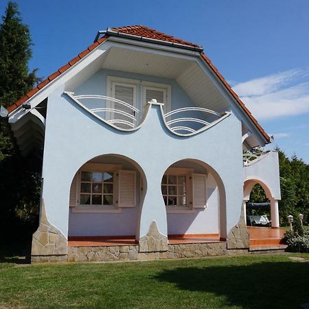 Tieff Apartmanhaz Balatonmariafuerdo Hullamtelep Balatonkeresztúr Buitenkant foto